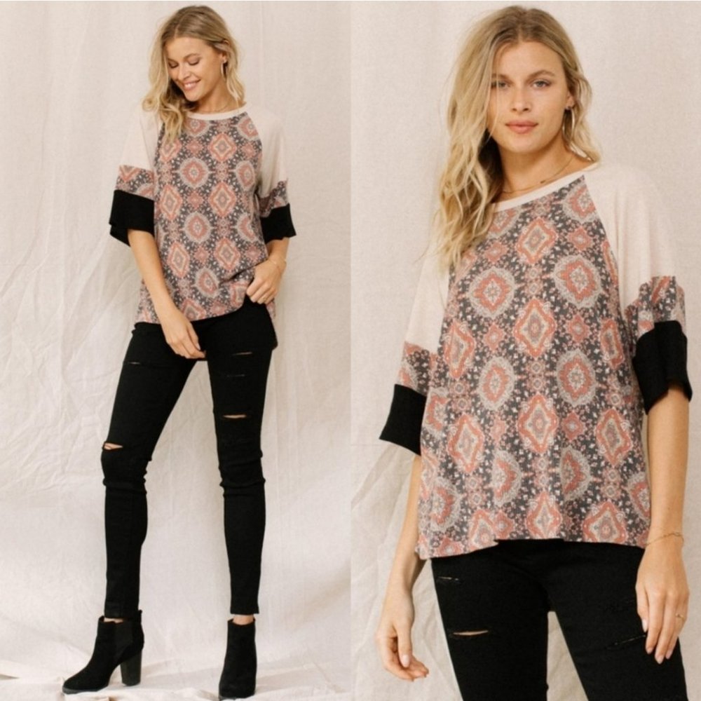 48449 Ribbed Knit Geometric Top - Picture 2 of 4